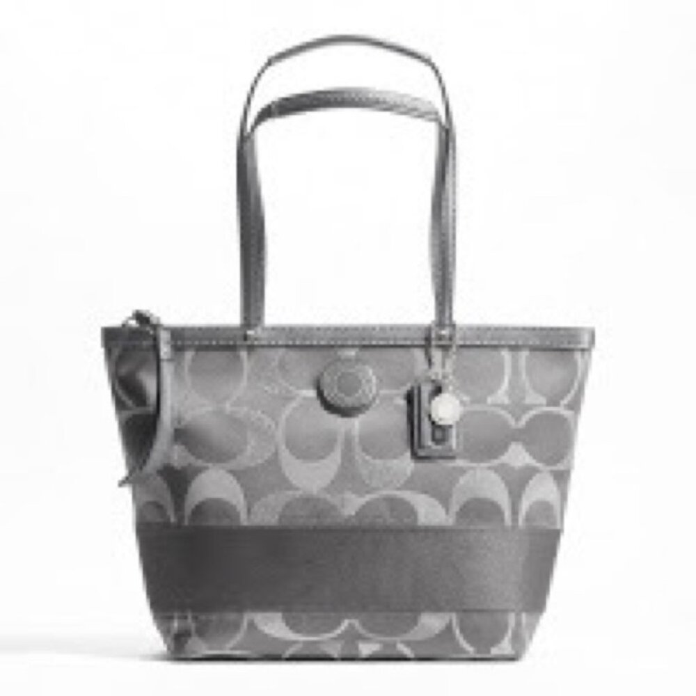 Coach Tote With 2 hangtags